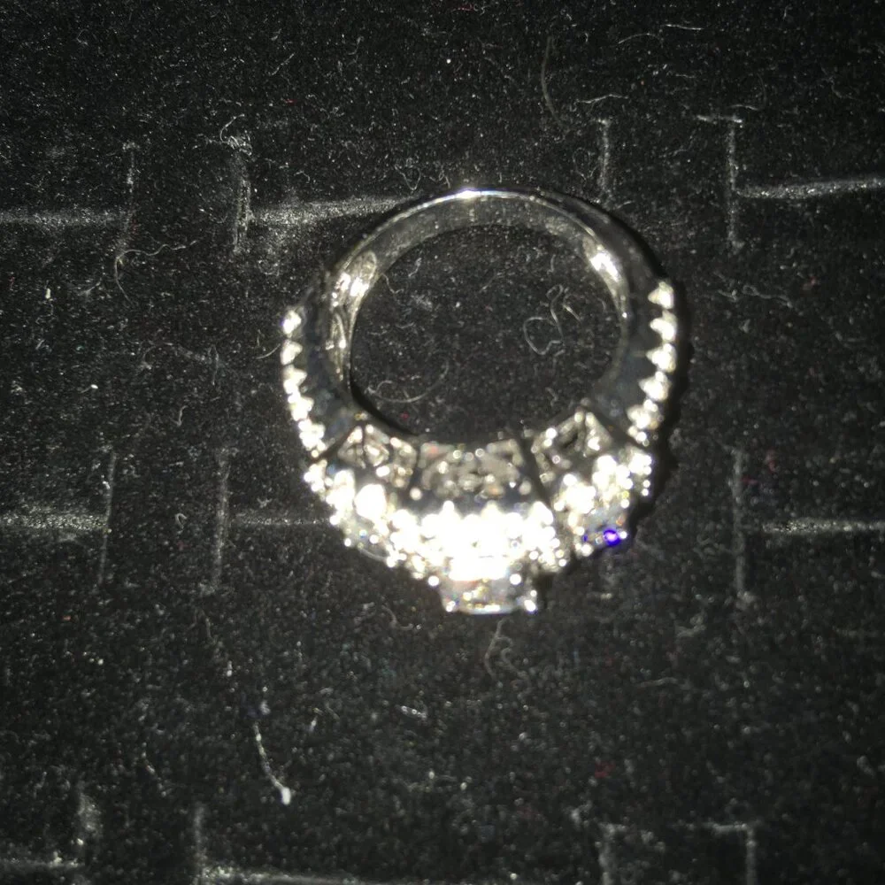 Beautiful Ring Size 7 - Picture 4 of 4